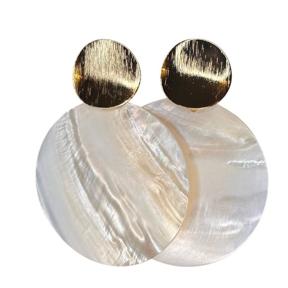 Express Gold Tone Round Mother of Pearl Statement Earrings NWT - Picture 3 of 3